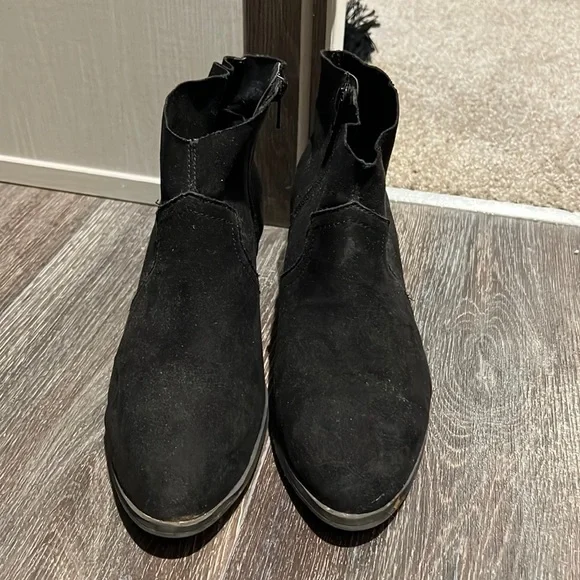 Time and Tru black booties - Picture 3 of 4